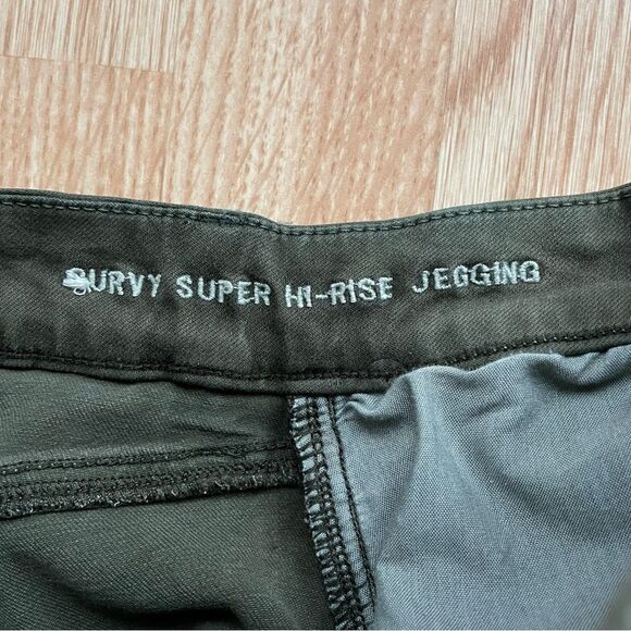 American Eagle Next Level Stretch Green Camo Curvy Super High-Rise Jeggings - Picture 5 of 8